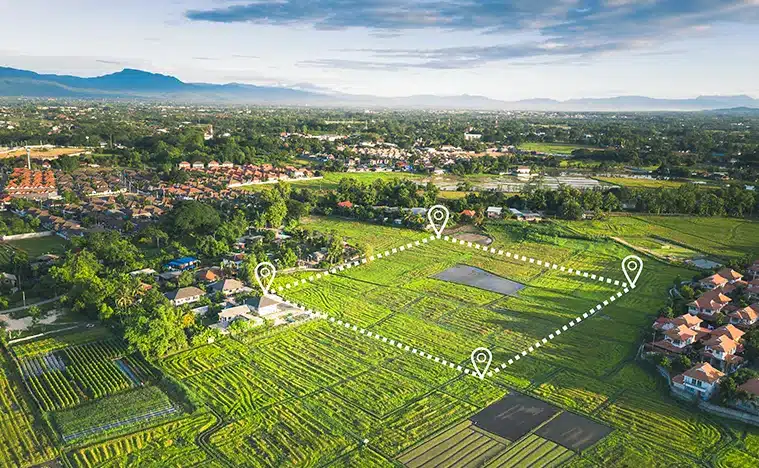 A birds eye view of a parcel outlined in white dots.